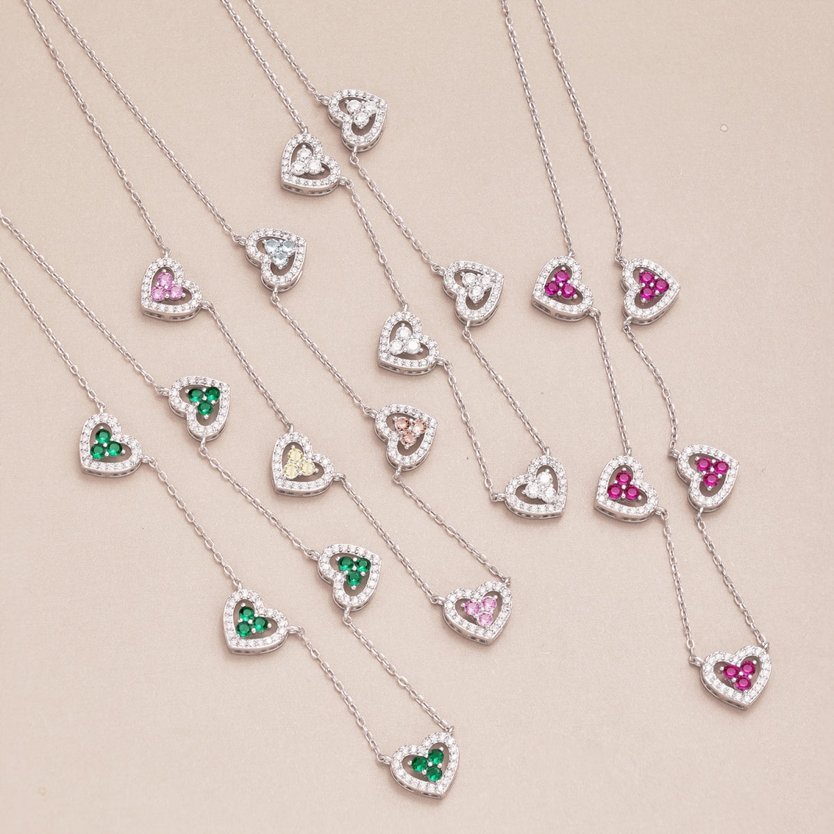 [baslovejewels]Funkelnde Halskette mit fünf Herzen