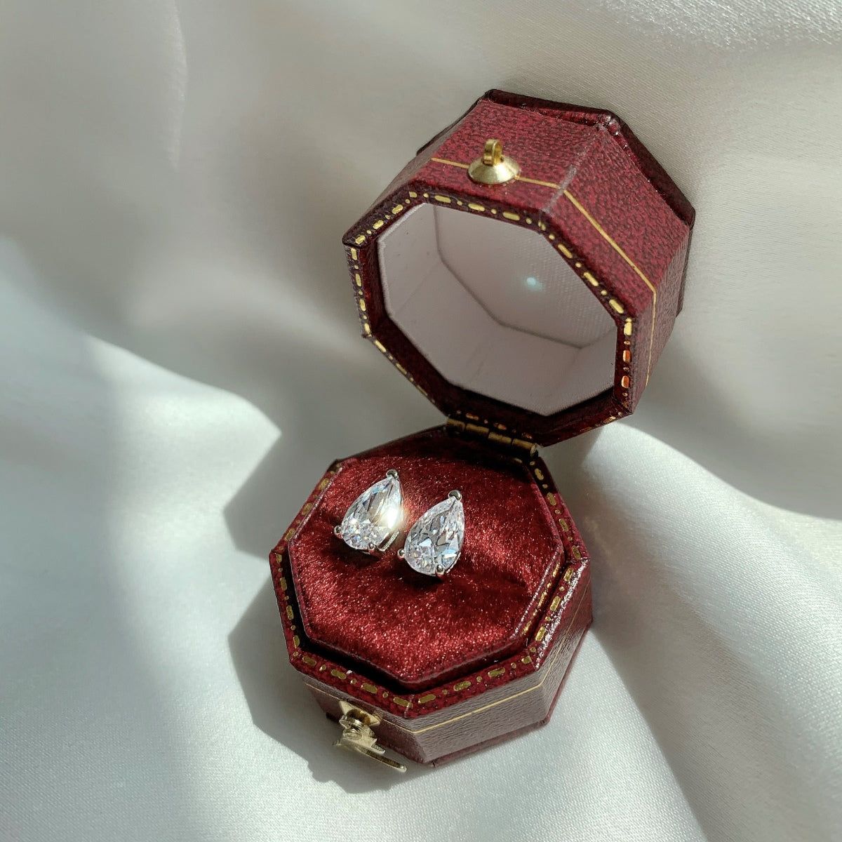 [baslovejewels]Verzierte Ohrringe in Wassertropfenform