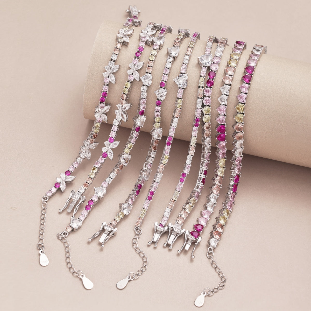 [baslovejewels]繊細でカラフルなエメラルドカットのパーティーブレスレット