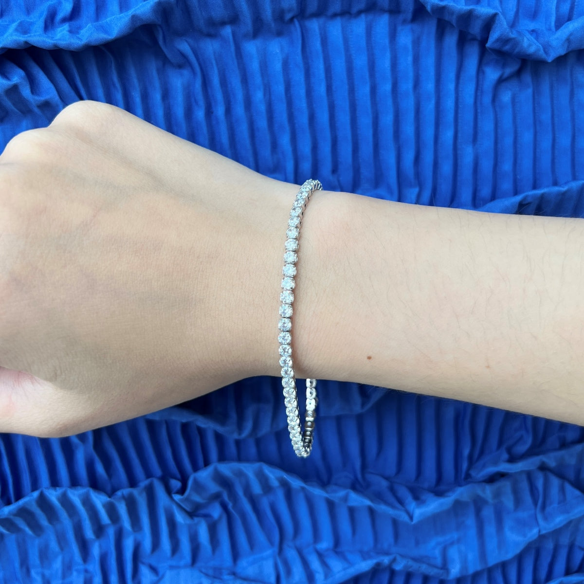 [baslovejewels] Funkelndes Armband im Rundschliff für jeden Tag