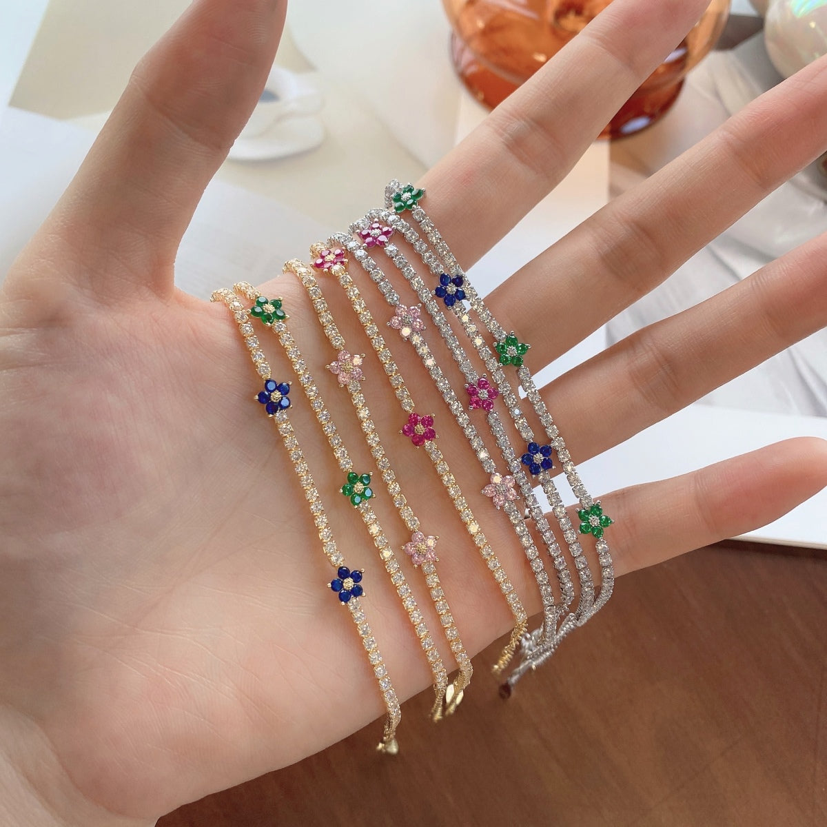 [baslovejewels]Funkelndes Tennisarmband in Blumenform
