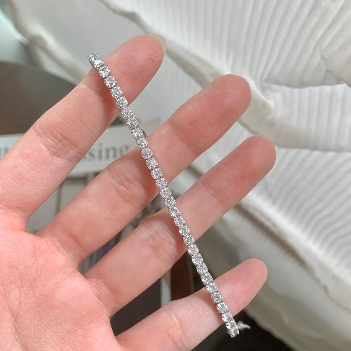 [baslovejewels] Funkelndes Armband im Rundschliff für jeden Tag