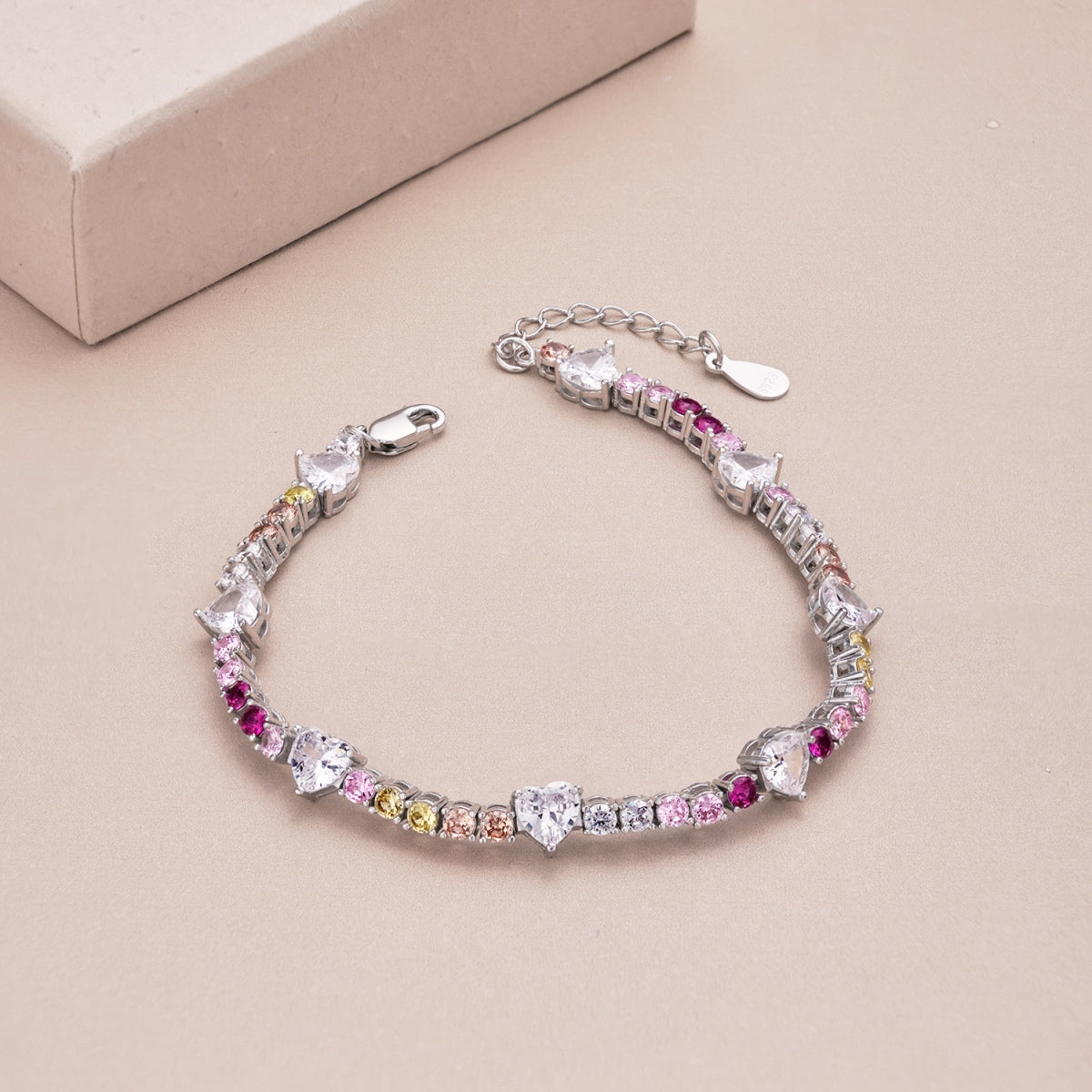 [baslovejewels]ロマンチックなハートシェイプラウンドカットラバーブレスレット