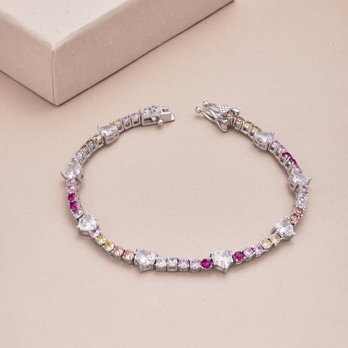 [baslovejewels]ロマンチックなハートシェイプラウンドカットラバーブレスレット