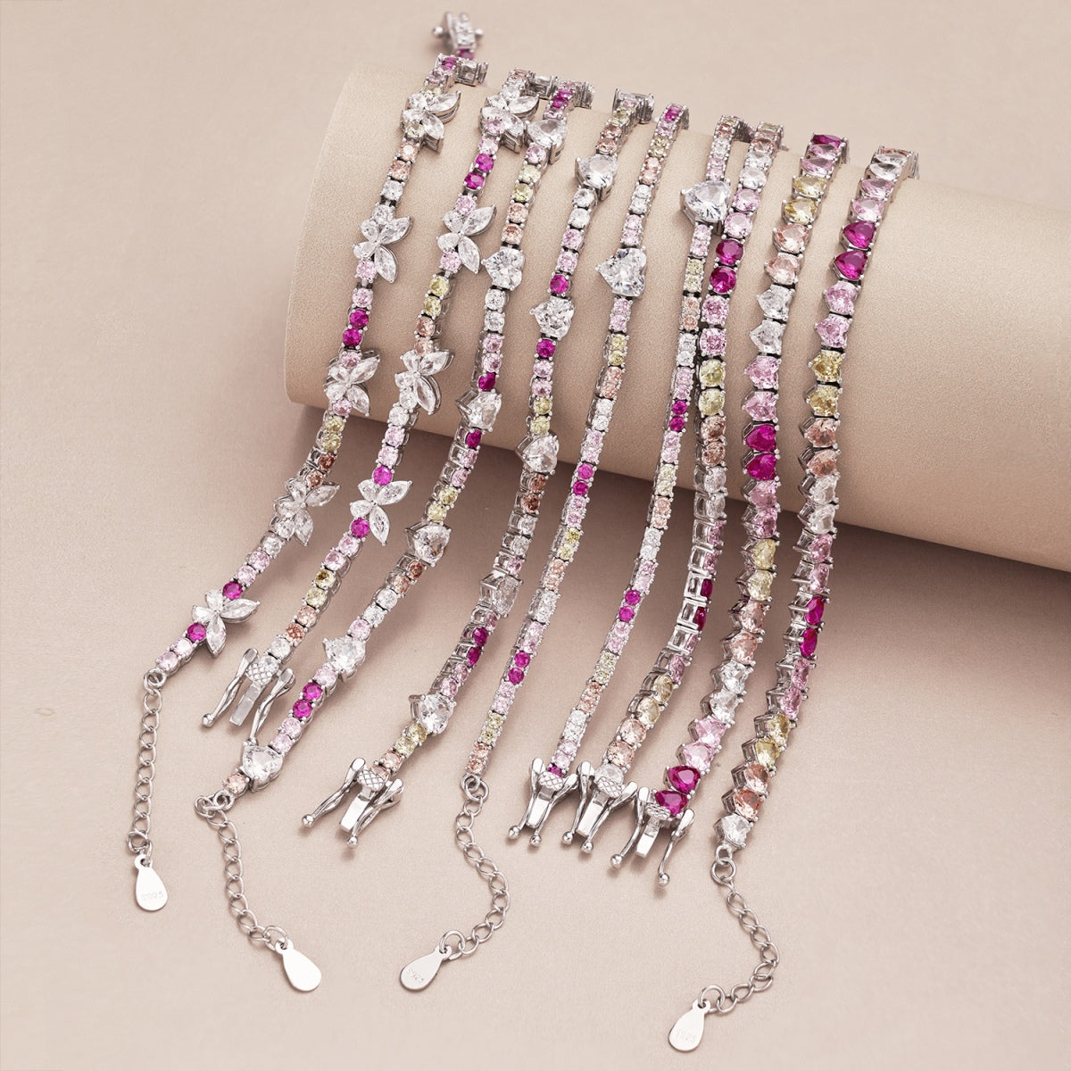 [baslovejewels]ロマンチックなハートシェイプラウンドカットラバーブレスレット