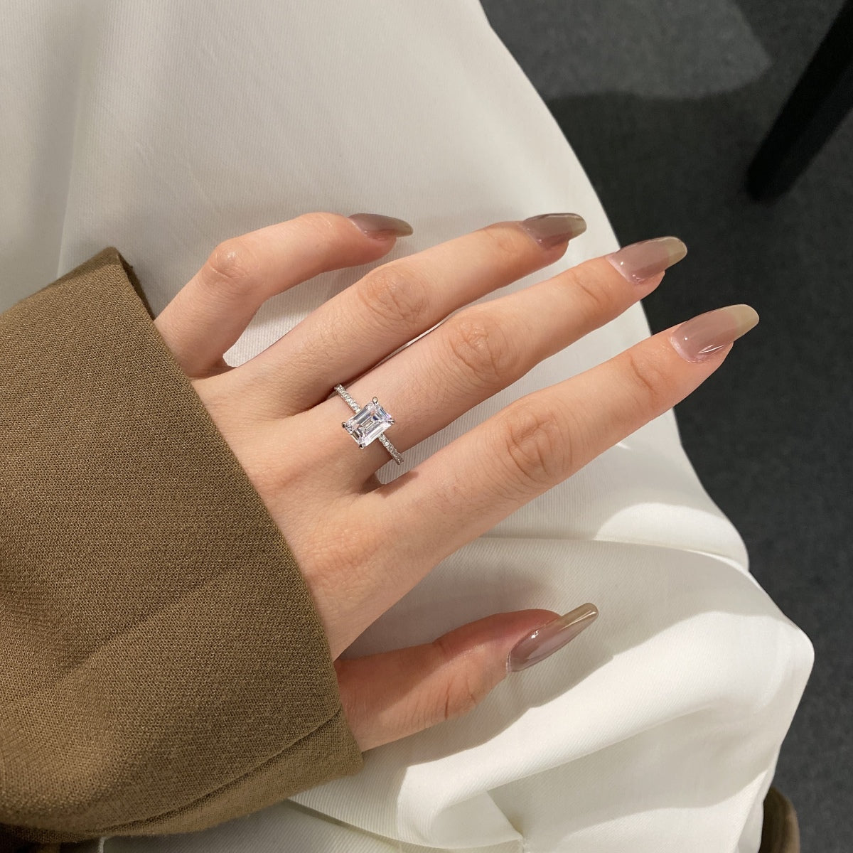 [baslovejewels]2,0 Karat funkelnder Partyring im verzierten Radiantschliff