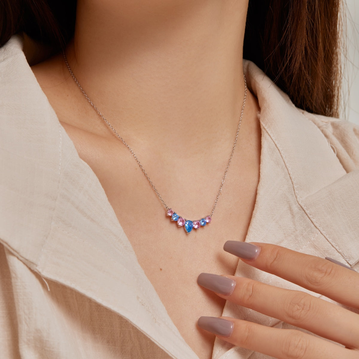 [baslovejewels]Zierliche bunte Herzkette