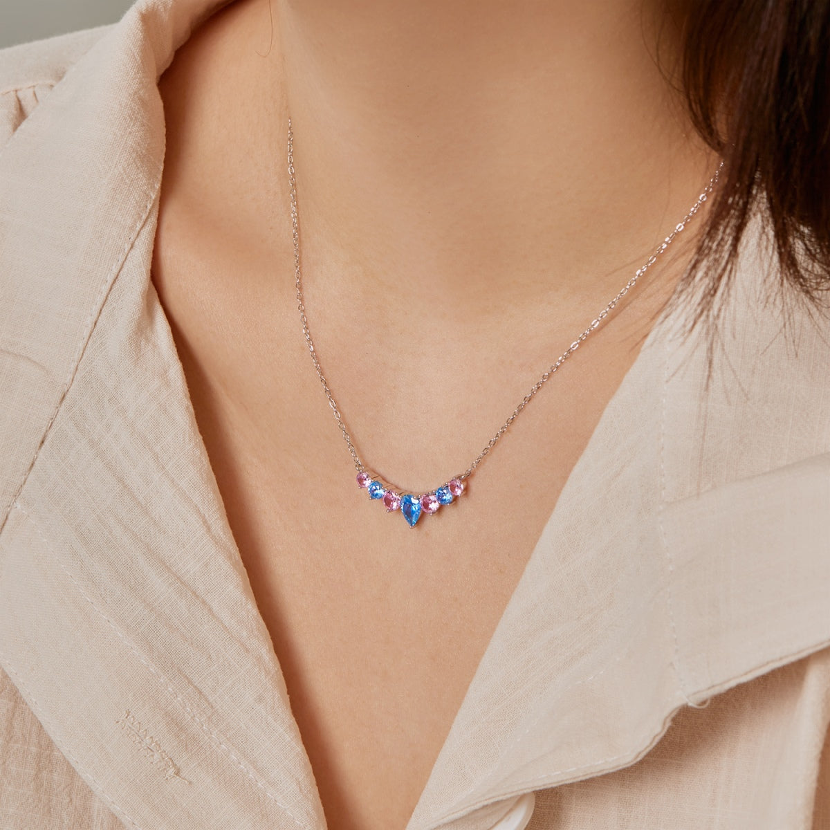 [baslovejewels]Zierliche bunte Herzkette