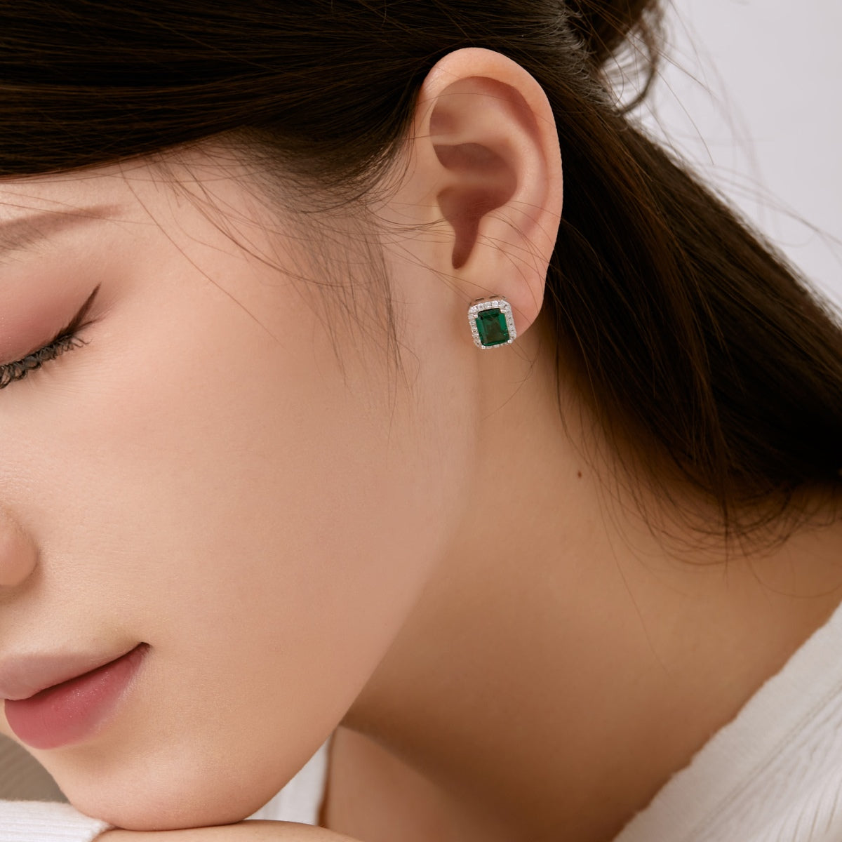 [baslovejewels]豪華で上品なエメラルドカットのバンケットイヤリング