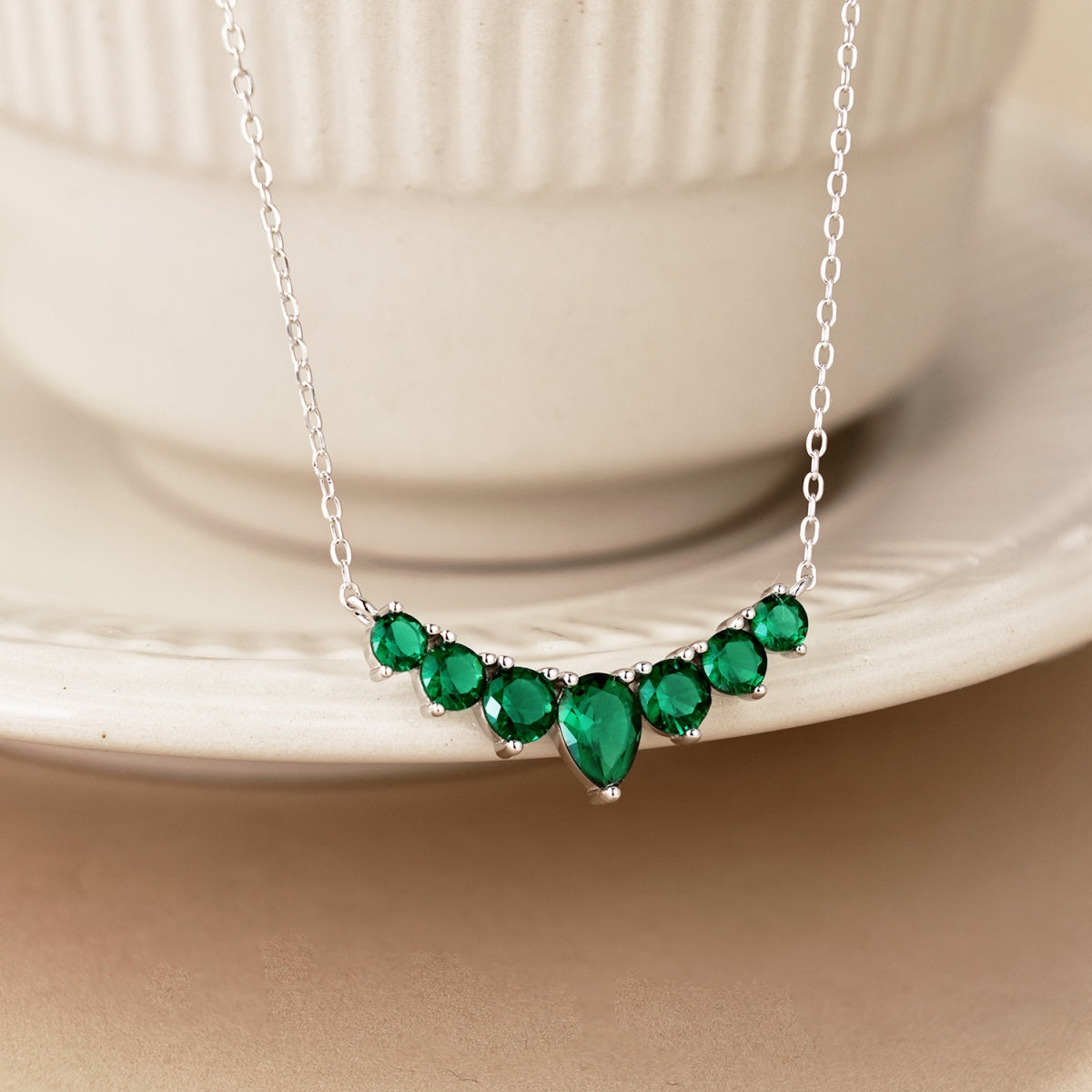 [baslovejewels]Zierliche bunte Herzkette