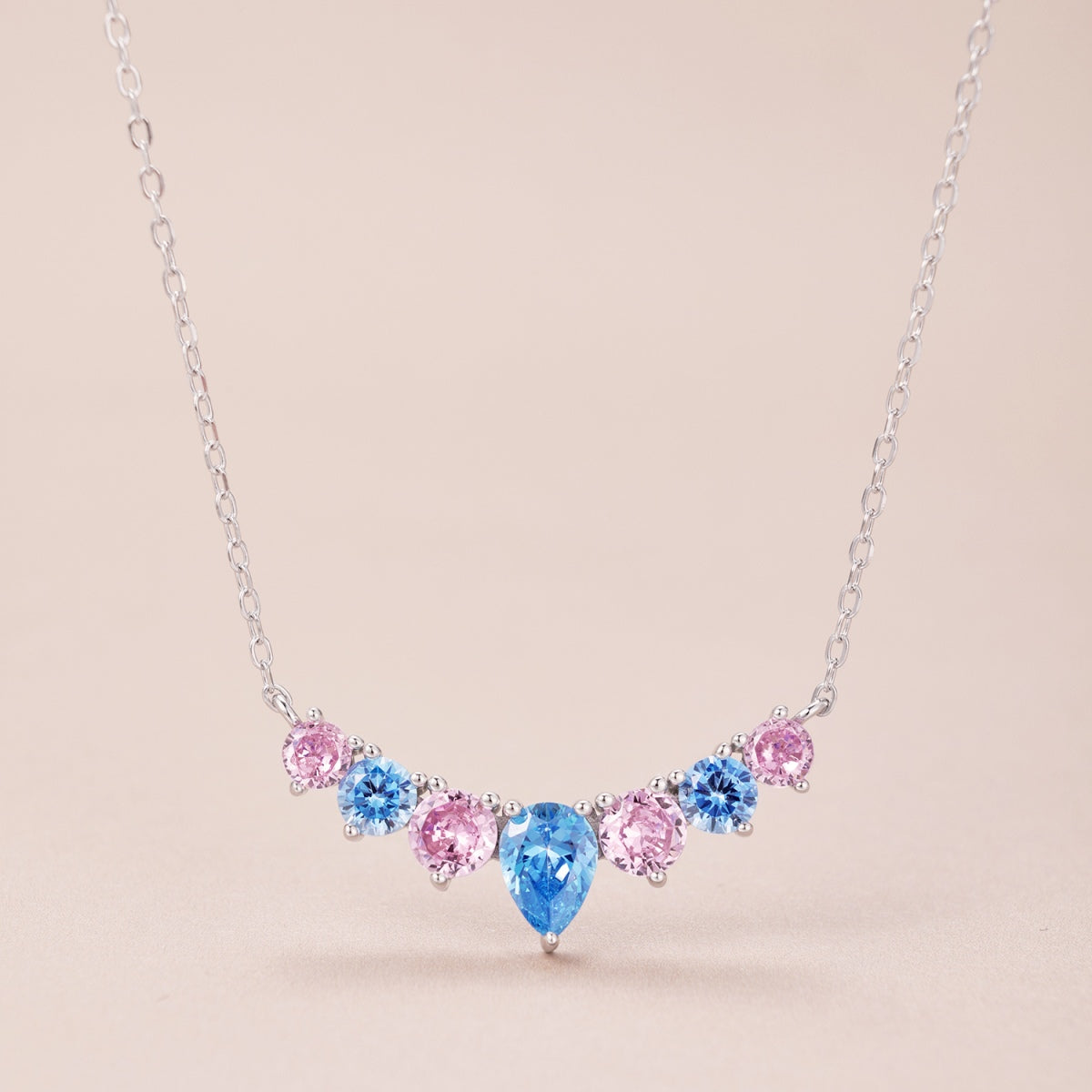 [baslovejewels]Zierliche bunte Herzkette