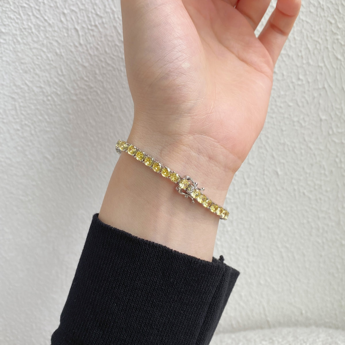 [baslovejewels] Verziertes, schillerndes Tennisarmband mit Rundschliff