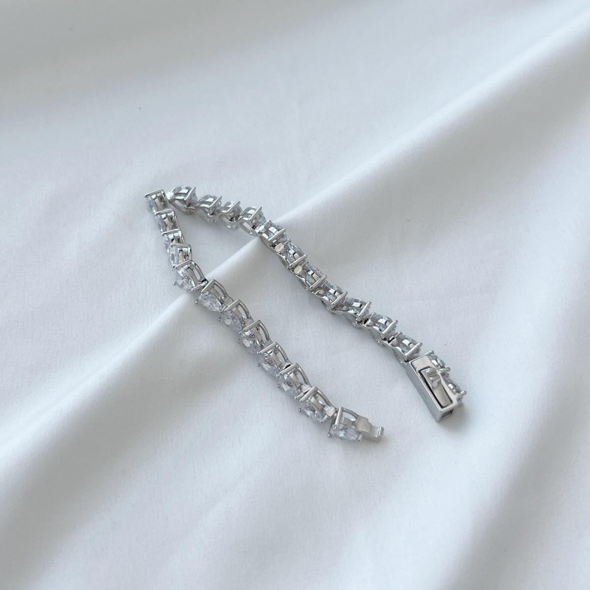 [baslovejewels]0,75 Karat elegantes romantisches Herzform-Liebhaberarmband