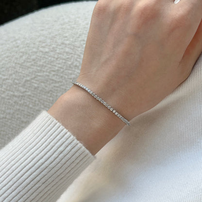 [baslovejewels]まばゆいばかりの絶妙なラウンドカットのデイリーブレスレット