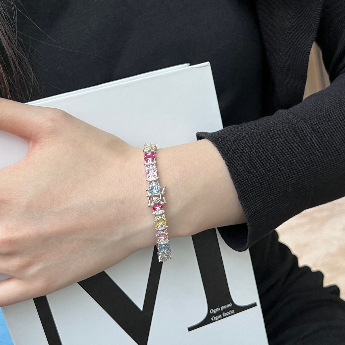 [baslovejewels] Zartes, farbenfrohes Party-Armband mit mehreren Schnitten