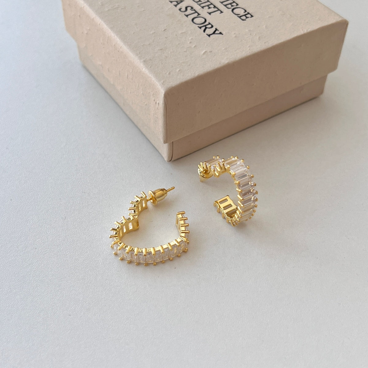 [baslovejewels] Strahlende Herz-Ohrringe mit Cut-Out