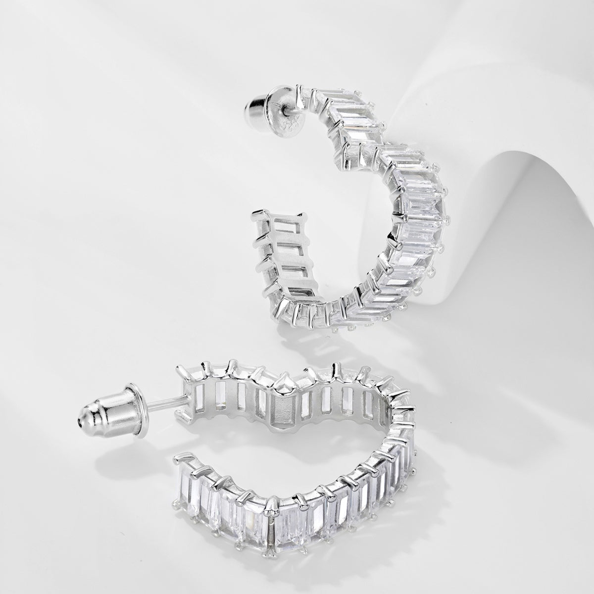 [baslovejewels] Strahlende Herz-Ohrringe mit Cut-Out