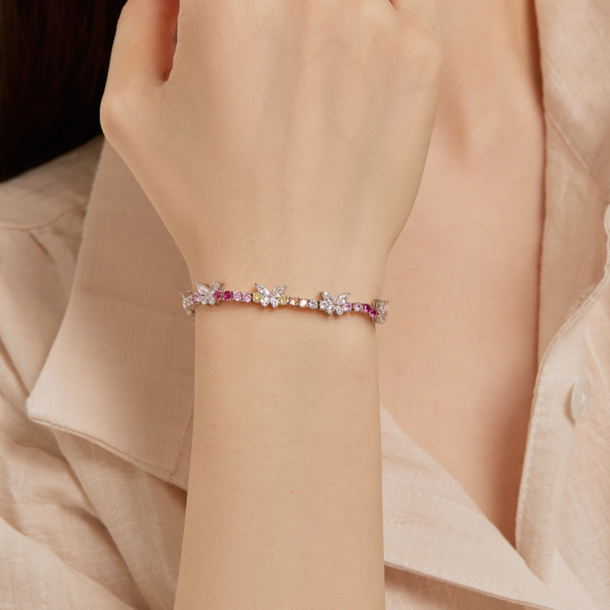 [baslovejewels]華やかでカラフルな蝶の形のラウンドカットのデイリーブレスレット