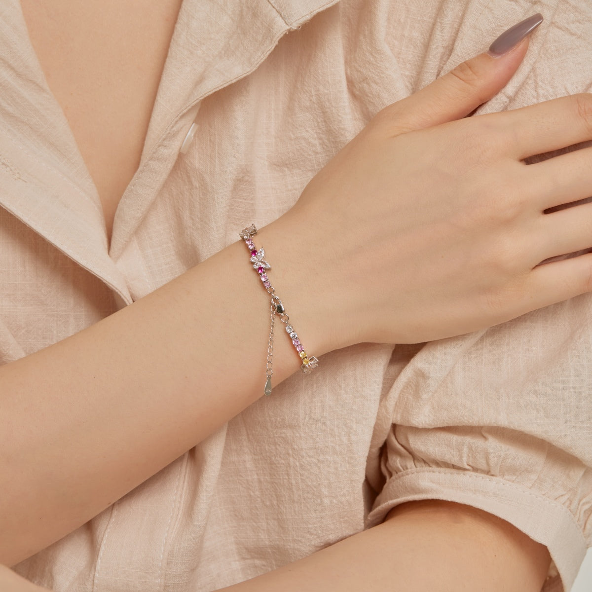 [baslovejewels]華やかでカラフルな蝶の形のラウンドカットのデイリーブレスレット