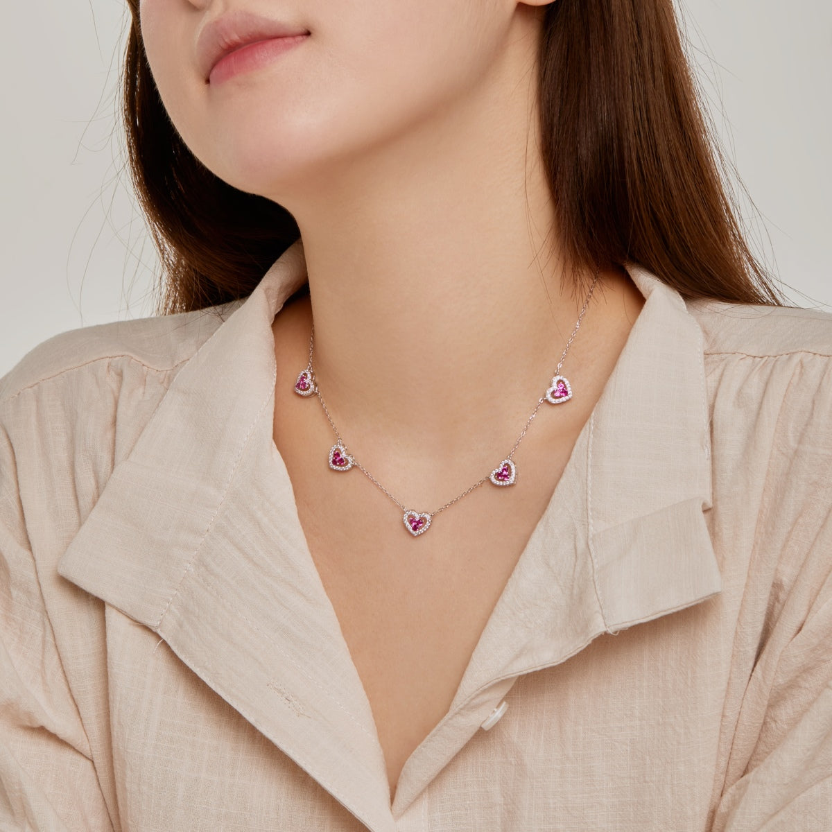 [baslovejewels]Funkelnde Halskette mit fünf Herzen