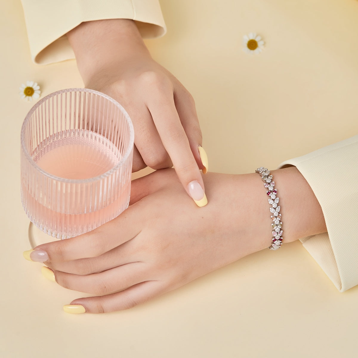 [baslovejewels]繊細で美しい花の形のデイリーブレスレット