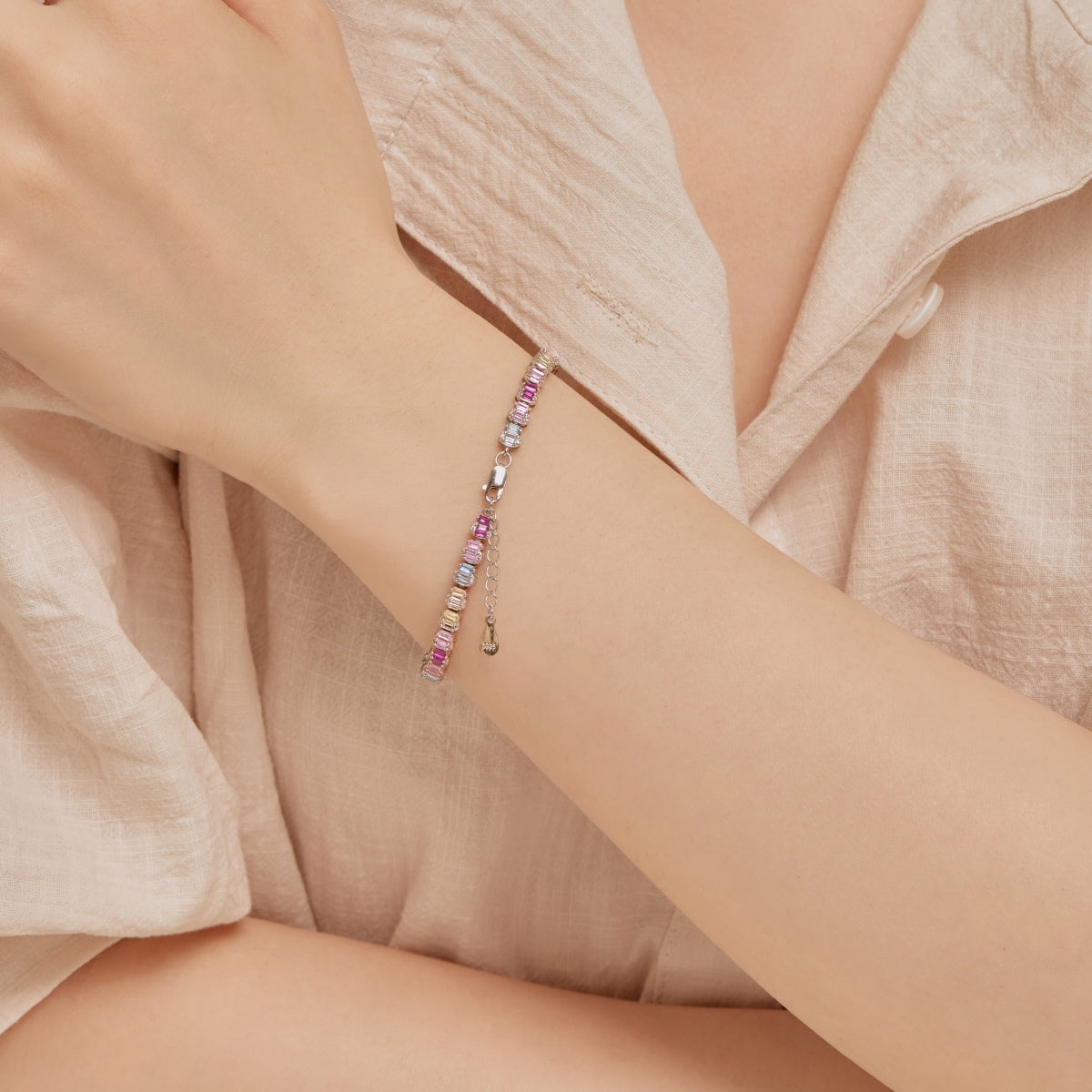 [baslovejewels]繊細でカラフルなエメラルドカットのパーティーブレスレット