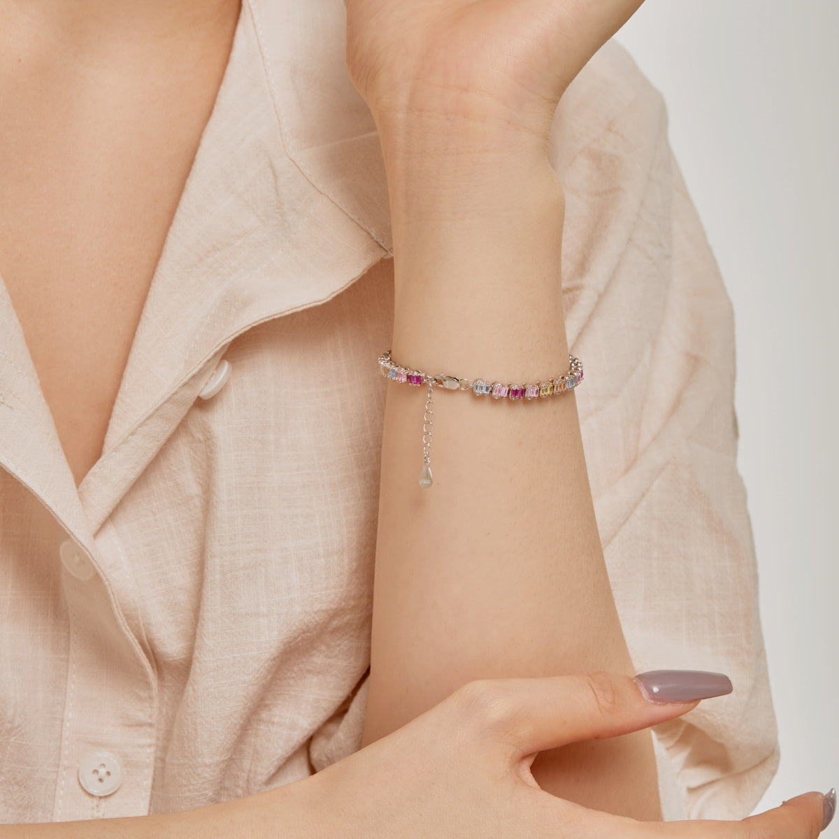 [baslovejewels]繊細でカラフルなエメラルドカットのパーティーブレスレット