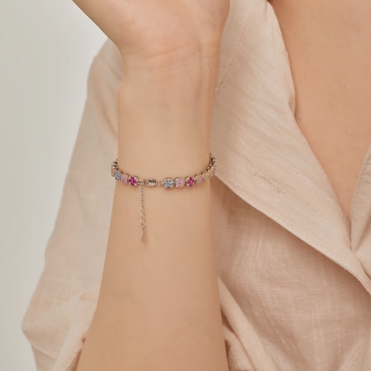 [baslovejewels]繊細でカラフルなエメラルドカットのデイリーブレスレット