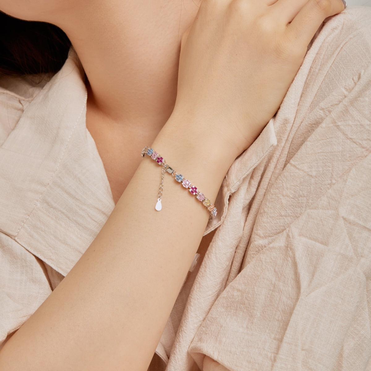 [baslovejewels]繊細でカラフルなエメラルドカットのデイリーブレスレット