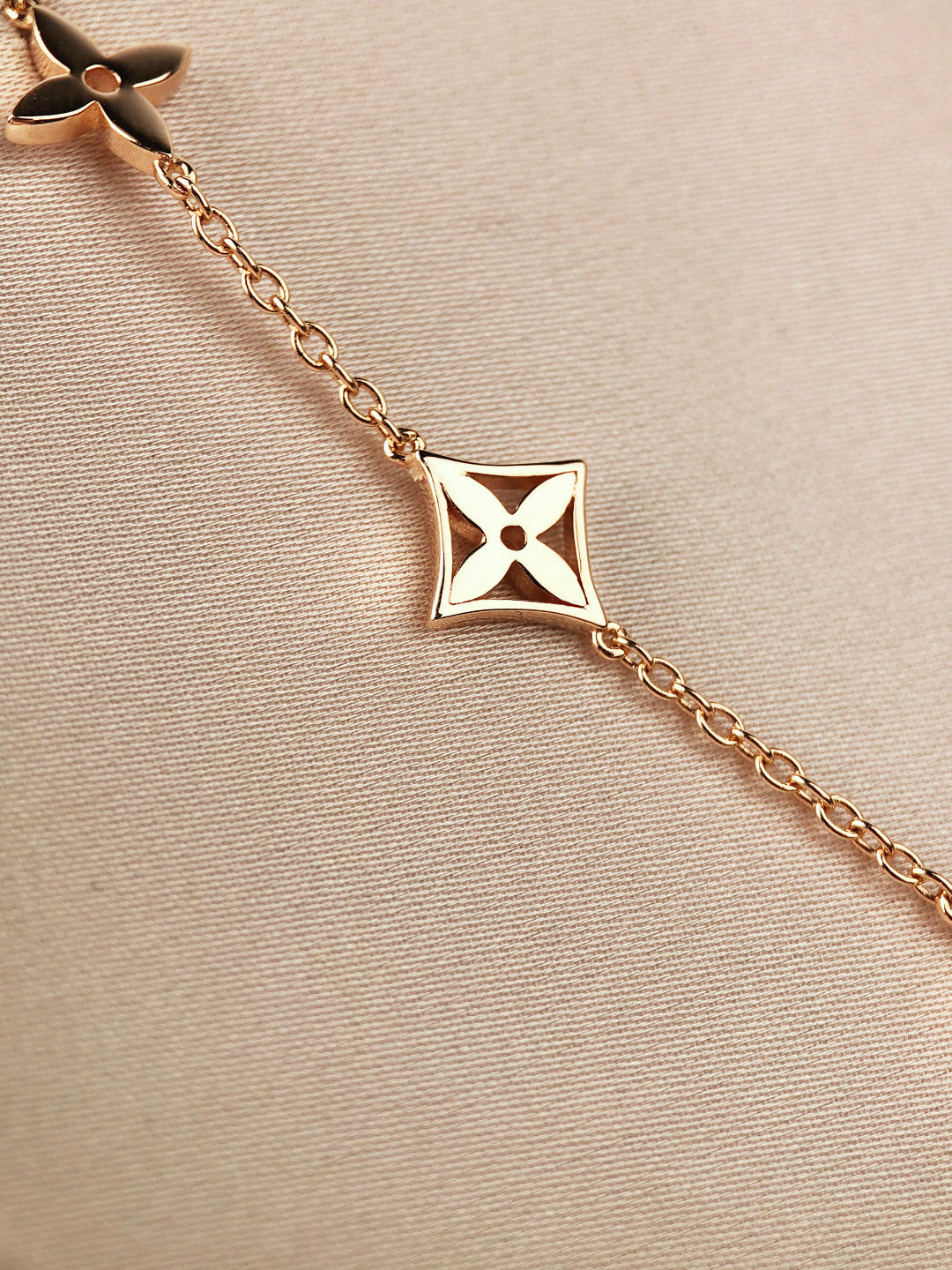 [baslovejewels]STAR AND SUN 7 MOTIFS GOLD BRACELET