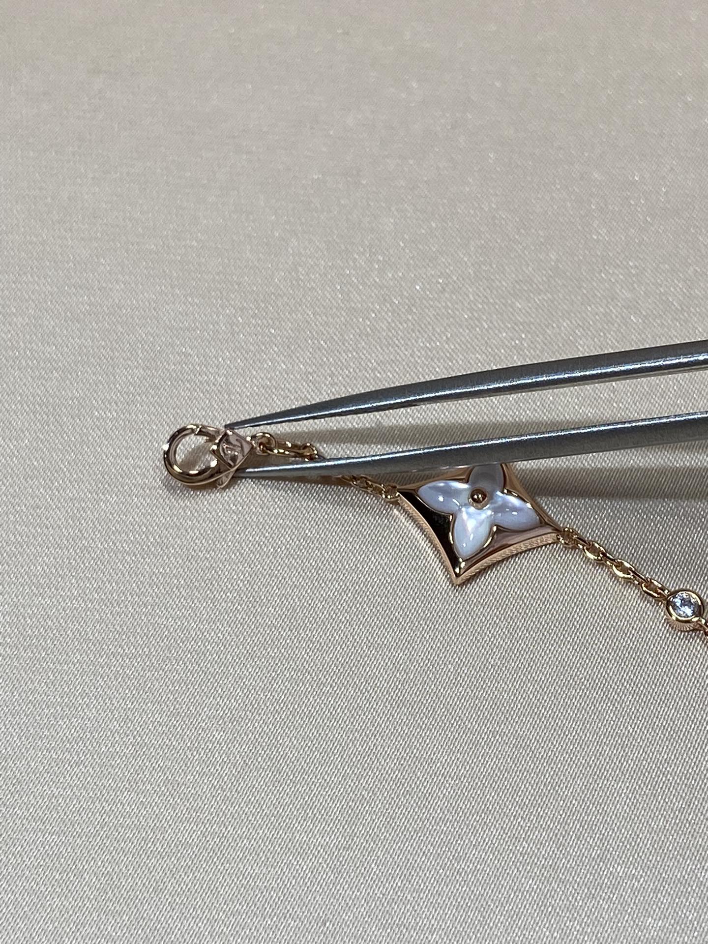 [Baslovejewels]Armband aus Roségold mit Sternmotiv und 4 Perlmuttdiamanten