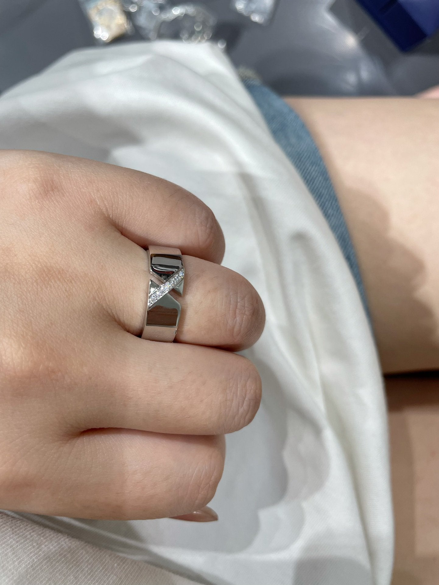 [baslovejewels]LIENS EVIDENCE DIAMOND RING