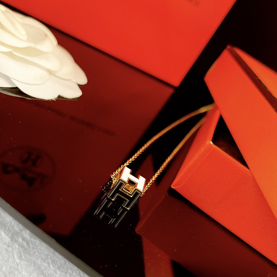 [baslovejewels]H WHITE SQUARE GOLD NECKLACE