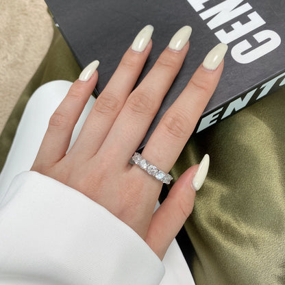 [baslovejewels] Wunderschöner Tennisring mit rundem Schliff