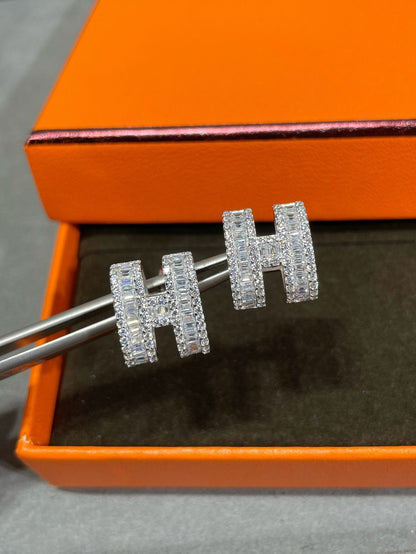 [baslovejewels]H STUD EARRINGS WITH SILVER DIAMONDS