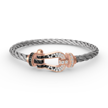 [baslovejewels]FORCE GROSSES HUFEISENARMBAND MIT SCHWARZEN WEISSEN DIAMANTEN IN ROSÉGOLD